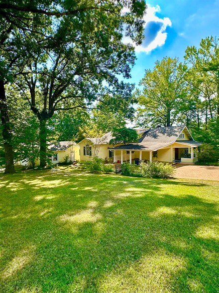 317 Purdy Rd, Selmer, TN 38375