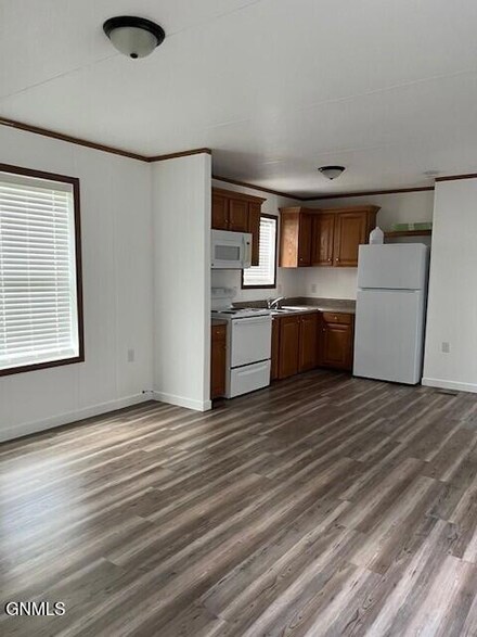 402 N East St, Hebron, ND 58638
