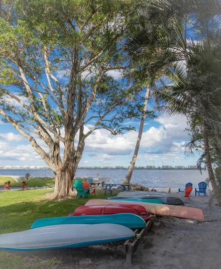 1502 S Lakeside Dr Unit 217N, Lake Worth, FL 33460