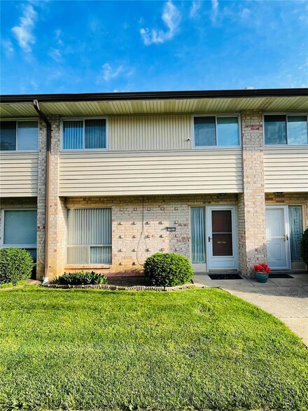 10072 Sakura Dr Unit 10072, Saint Louis, MO 63128