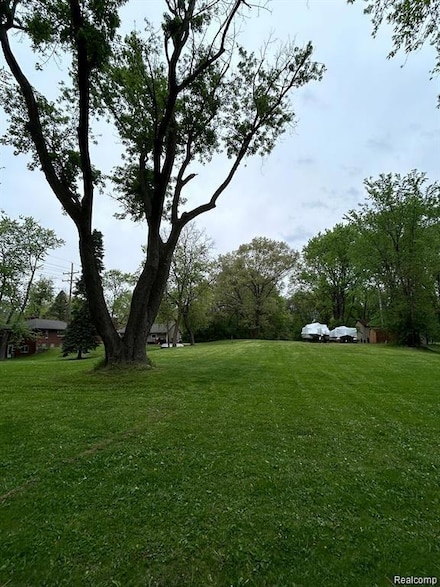 6980 Hambro St, West Bloomfield Township, MI 48323