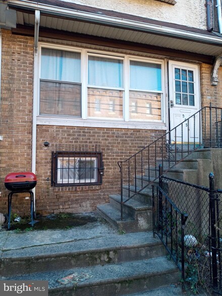 5456 Locust St, Philadelphia, PA 19139