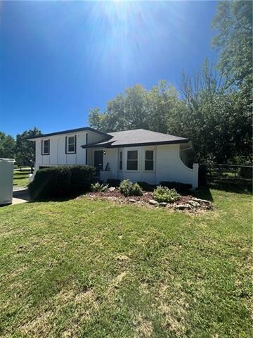 1600 S Pine St, Holden, MO 64040
