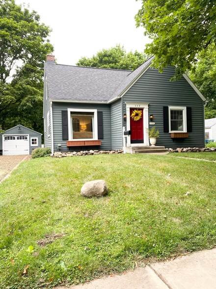 509 Wealthy St, Kalamazoo, MI 49006