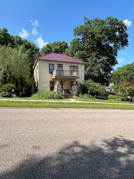 206 W Randolph St, Rosholt, WI 54473