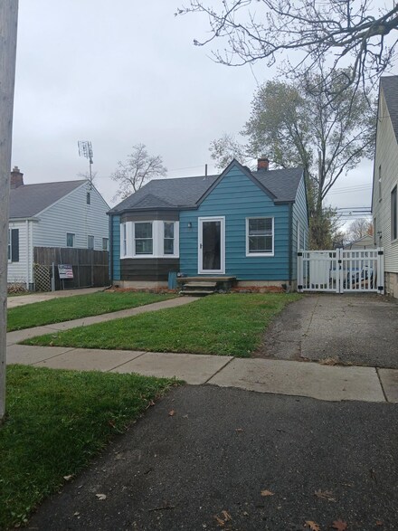 684 Jewell St, Ferndale, MI 48220