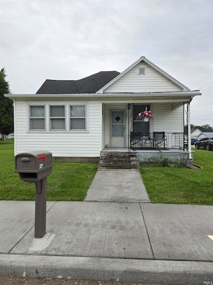 221 W 11th St, Bicknell, IN 47512