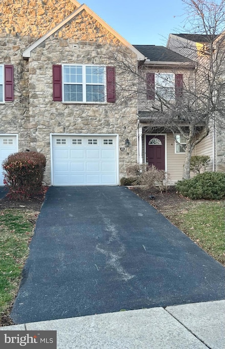 35 Carousel Cir, Hershey, PA 17033