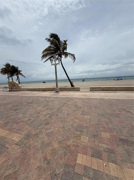 2600 N Surf Rd Unit 402, Hollywood, FL 33019