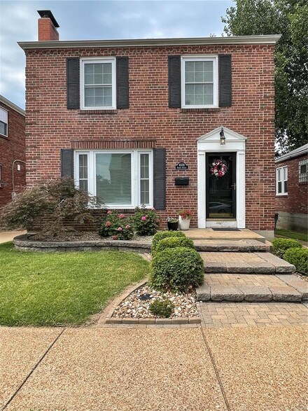 6570 Pernod Ave, Saint Louis, MO 63139