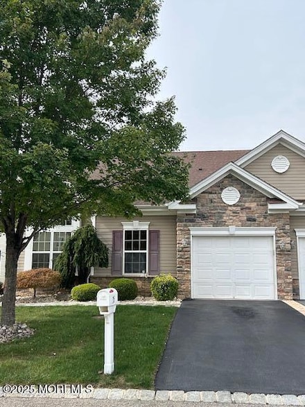 35 Timber Hill Dr, Monroe Township, NJ 08831