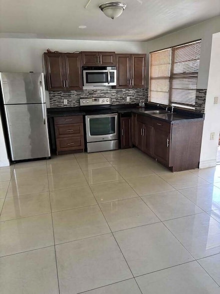 1245 18th Ave N, Lake Worth, FL 33460