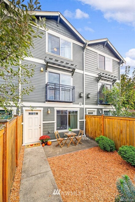 9237 17th Ave SW Unit B, Seattle, WA 98106