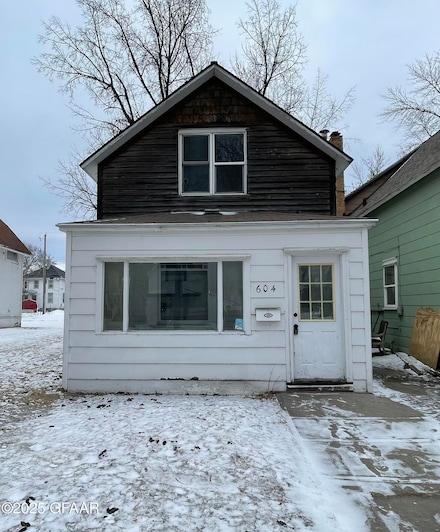 604 N 5th St, Grand Forks, ND 58203
