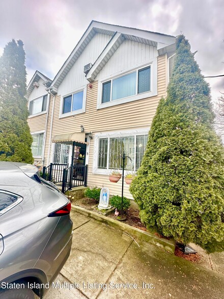 15 Tappen Ct, Staten Island, NY 10304