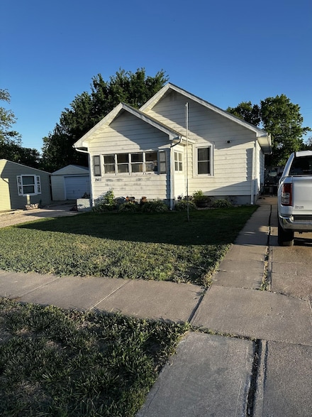 2411 W 7th St, Hastings, NE 68901