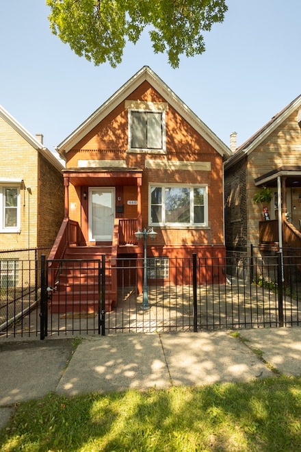440 W 45th St, Chicago, IL 60609