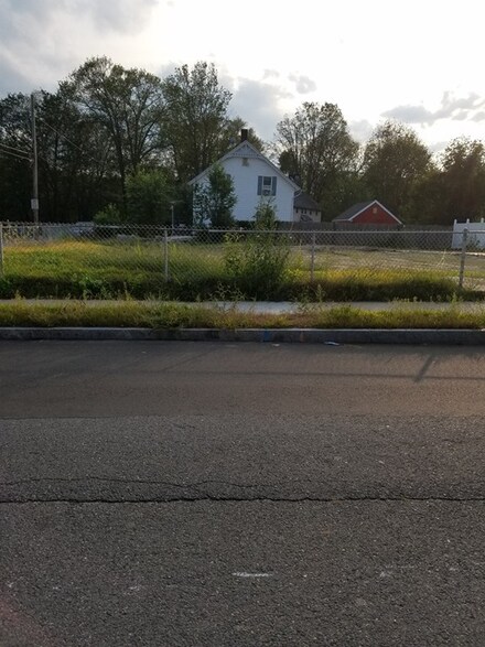 73 & 75 Border St, Northbridge, MA 01588