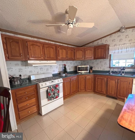 9 Forest Dr, East Windsor, NJ 08520