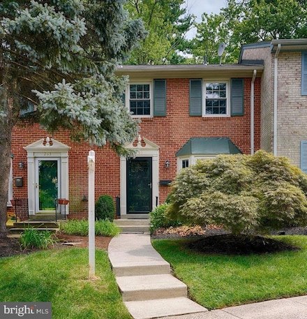 261 Commons Dr NW, Vienna, VA 22180