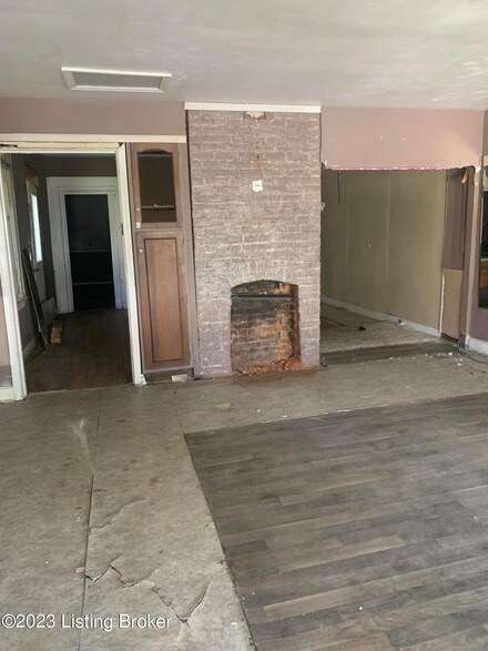 2220 Griffiths Ave, Louisville, KY 40212