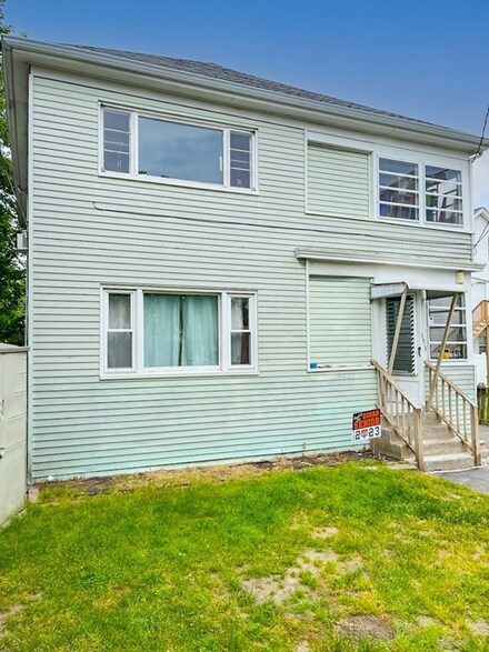 153 Field St, Fall River, MA 02721