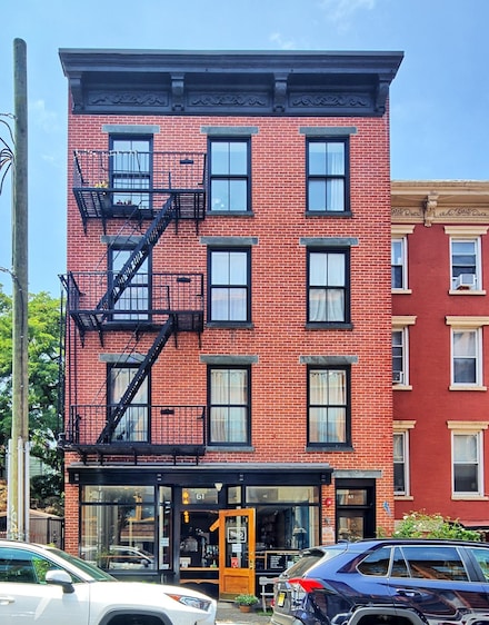 61 Erie St Unit 2R, Jersey City, NJ 07302
