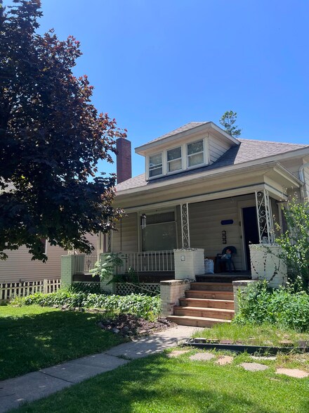 212 Raymond St, Bay City, MI 48706