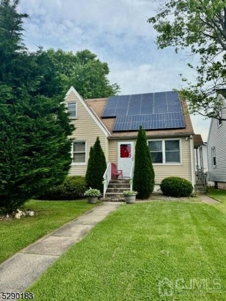 168 Sherry St, Woodbridge, NJ 07095