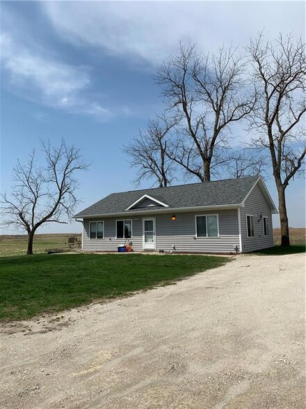 1494 260th St, Winterset, IA 50273