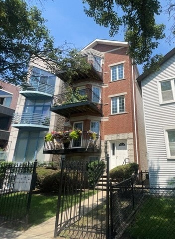 1352 W Hubbard St Unit 4, Chicago, IL 60642