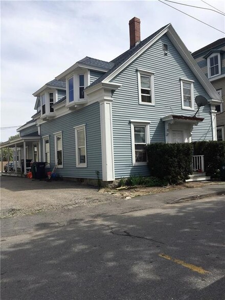 3 Wentworth St, Biddeford, ME 04005