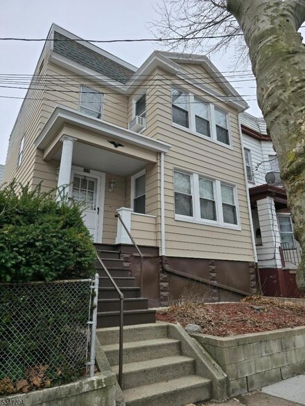 184 Linden Ave, Irvington, NJ 07111