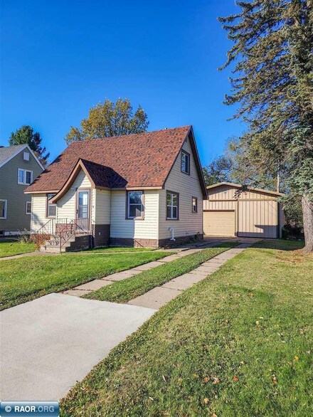 611 1st St, Nashwauk, MN 55769