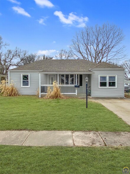 925 NE Kellam Ave, Topeka, KS 66616