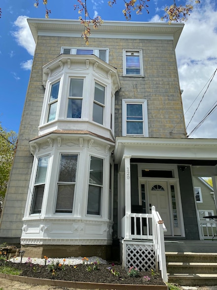 120 College St, Lewiston, ME 04240