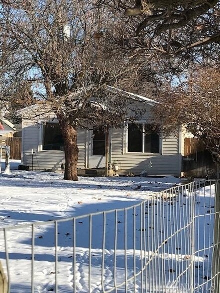 24 N Cedar St, Omak, WA 98841