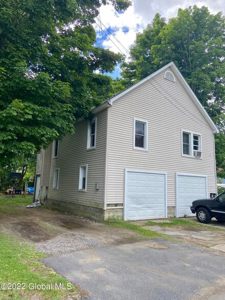 4 Liberty St, Corinth, NY 12822