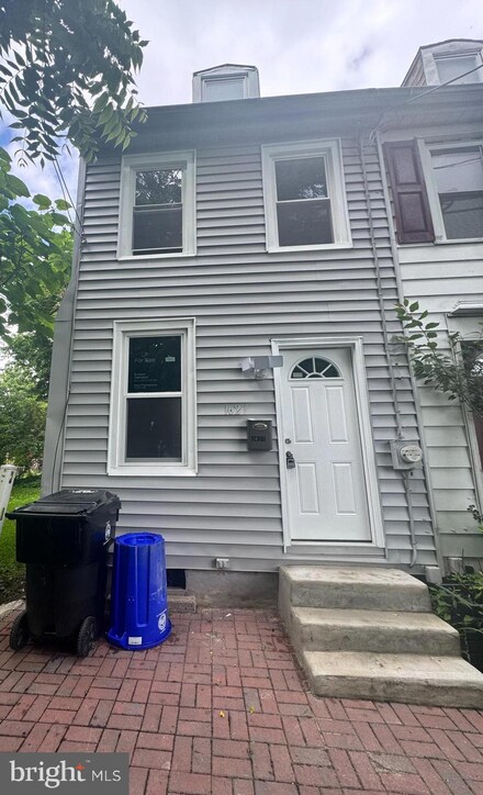 1627 Logan St, Harrisburg, PA 17102