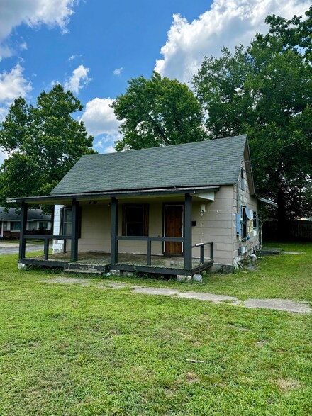 411 N Gray Ave, Joplin, MO 64801