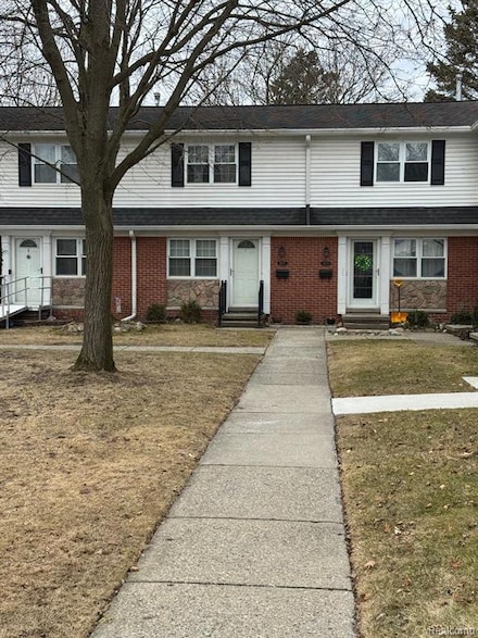 45577 Kensington St, Utica, MI 48317