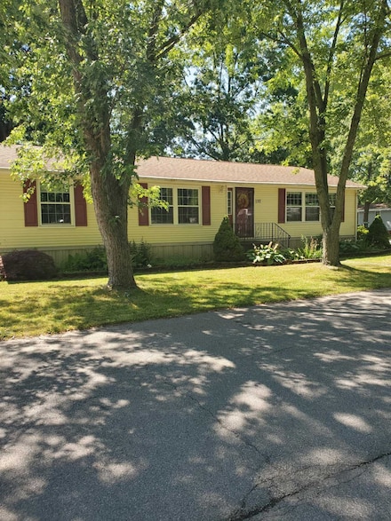 132 Twin Lake Dr, Elyria, OH 44035