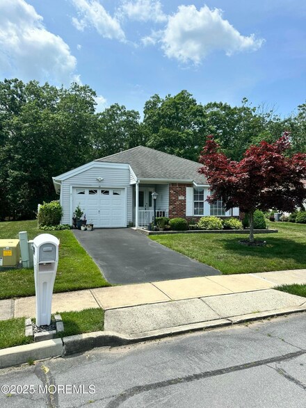 19 Dogwood Dr, Barnegat, NJ 08005