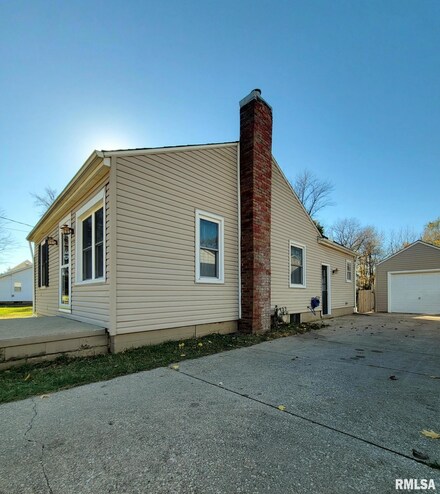 130 Sun Valley Ct, East Peoria, IL 61611