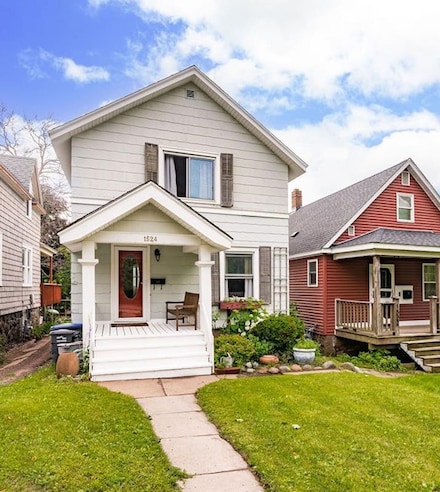 1524 E 7th St, Duluth, MN 55812