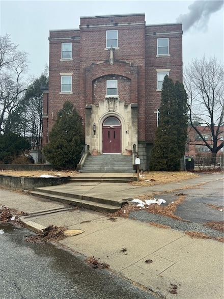 53 Coe St, Woonsocket, RI 02895