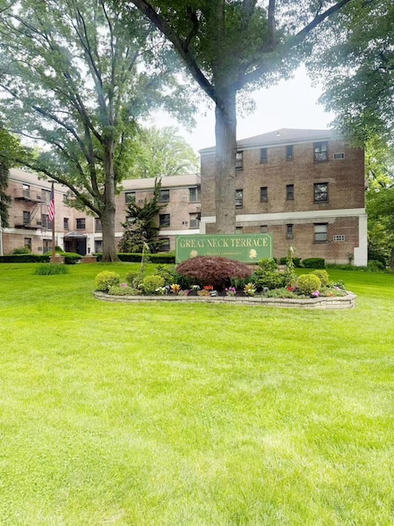 46 Terrace Cir Unit 2C, Great Neck, NY 11021