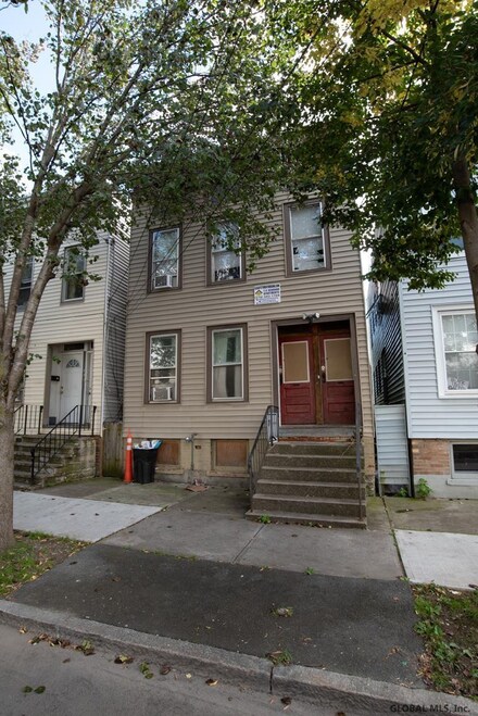 686 State St, Albany, NY 12203