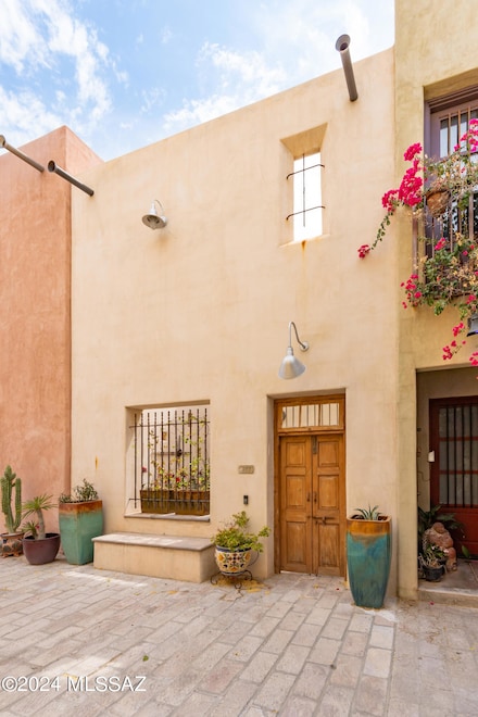 877 W Calle de Los Higos, Tucson, AZ 85745