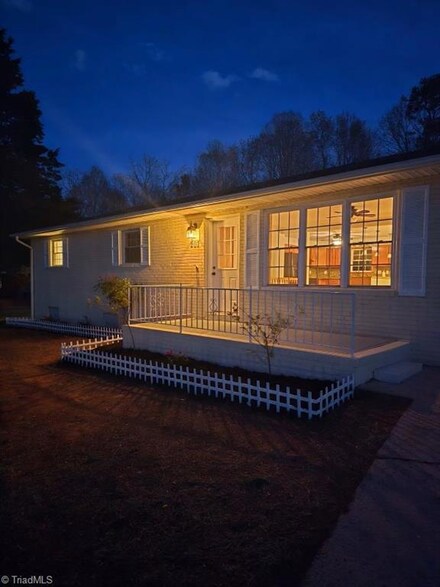 207 Lakewood Dr, Mocksville, NC 27028